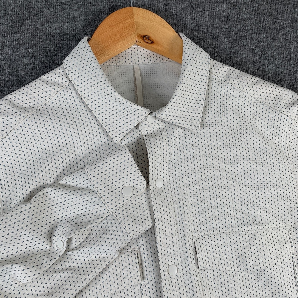 Lululemon Snap Shirt Men Small Cream Polka Dot Abstract Performance Stretch